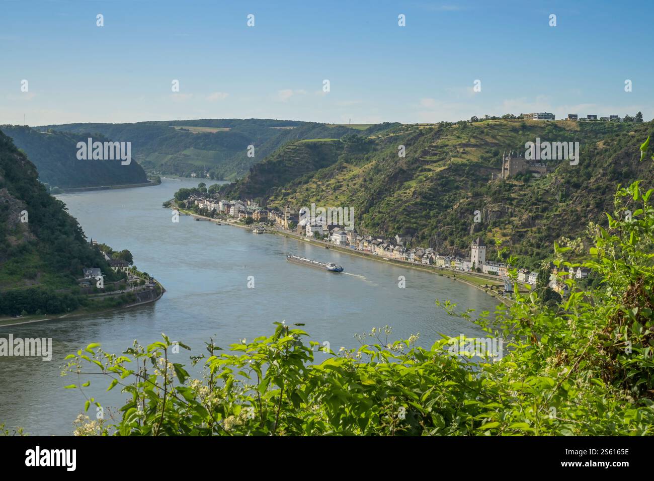 Loreleyblick, Sankt Goarshausen am Rhein, rechts oben Burg Katz ...