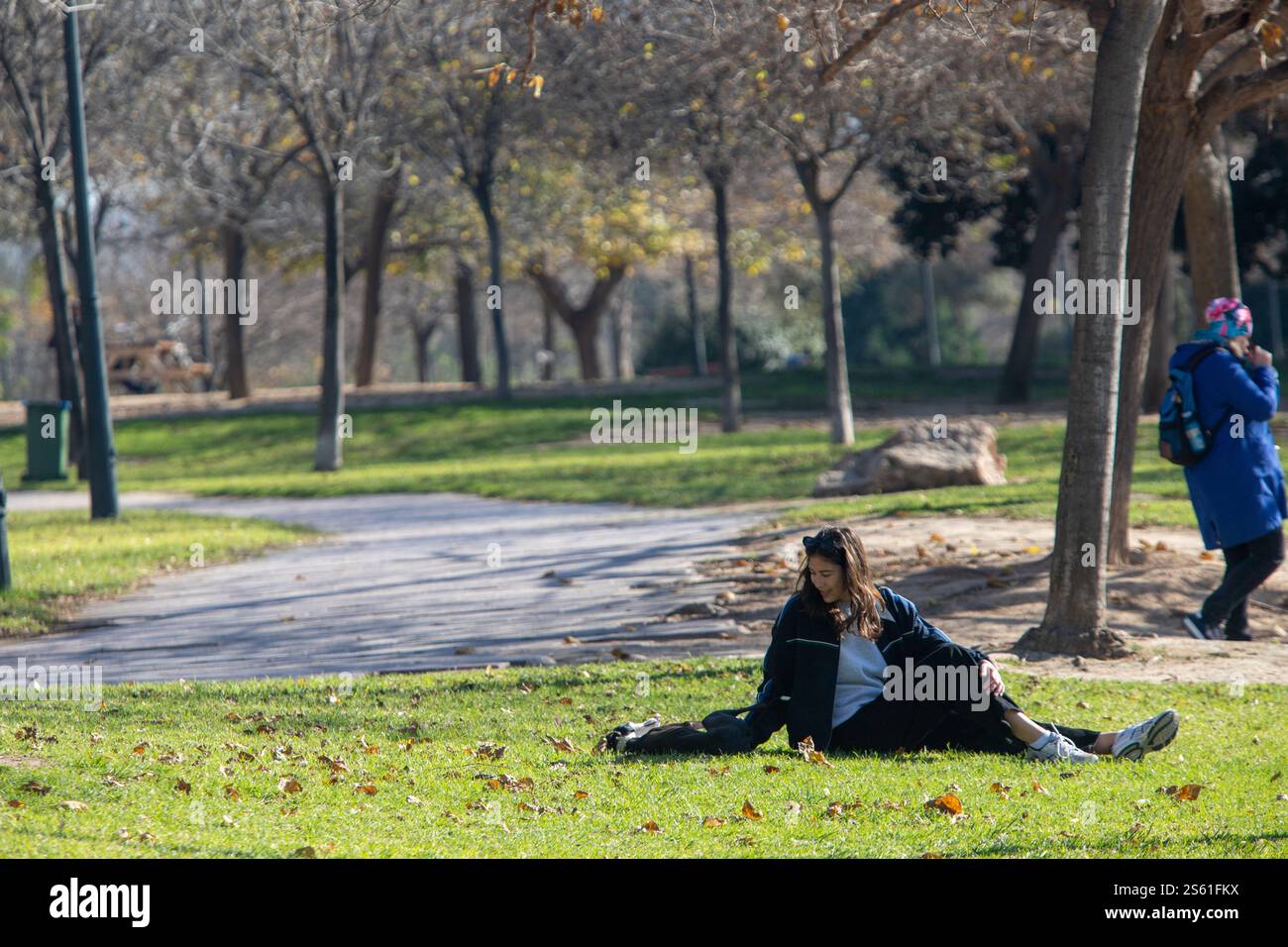 Valencia, Spain, January 15, 2025. People in Turia grden, The Turia Garden in Valencia is approximately 9 kilometers long and covers an area of around 110 hectares, making it one of the largest urban parks in Spain This year Forbes magazine has declared Valencia the best city in the world to retire. Credit: Eduard Ripoll. Stock Photo