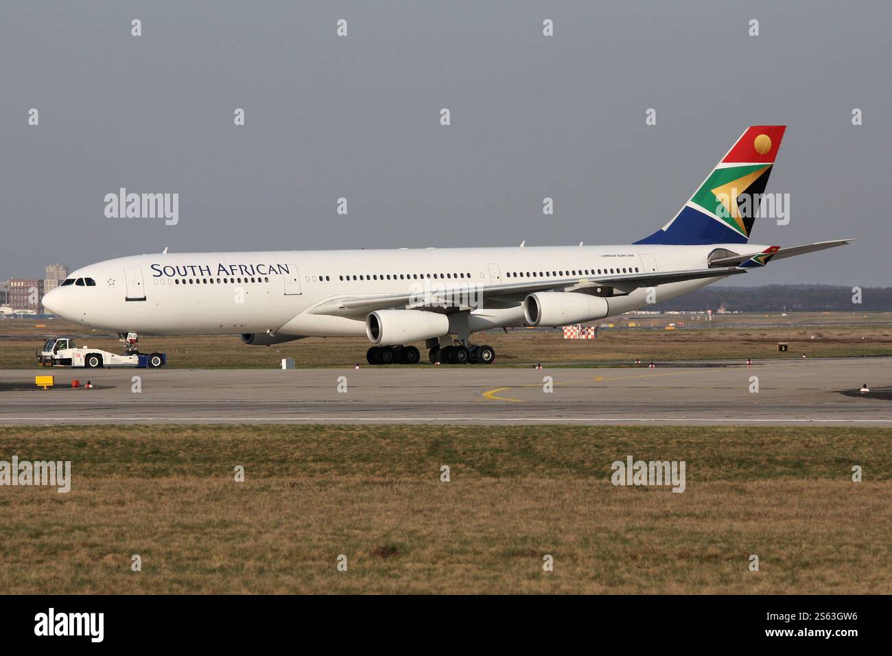 A340 200 hi-res stock photography and images - Alamy