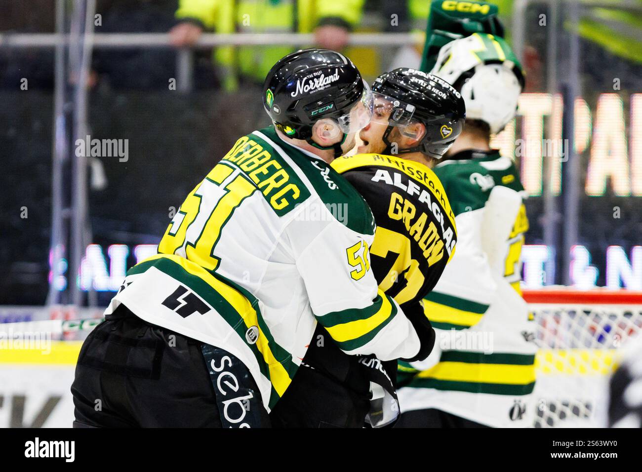 250115 Östersunds Alexander Anderberg och Västerås Anton Gradin under ...