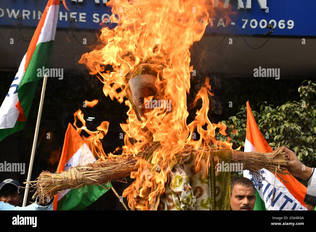Kolkata, India. 13th Jan, 2025. Activists of the Indian National Trade ...
