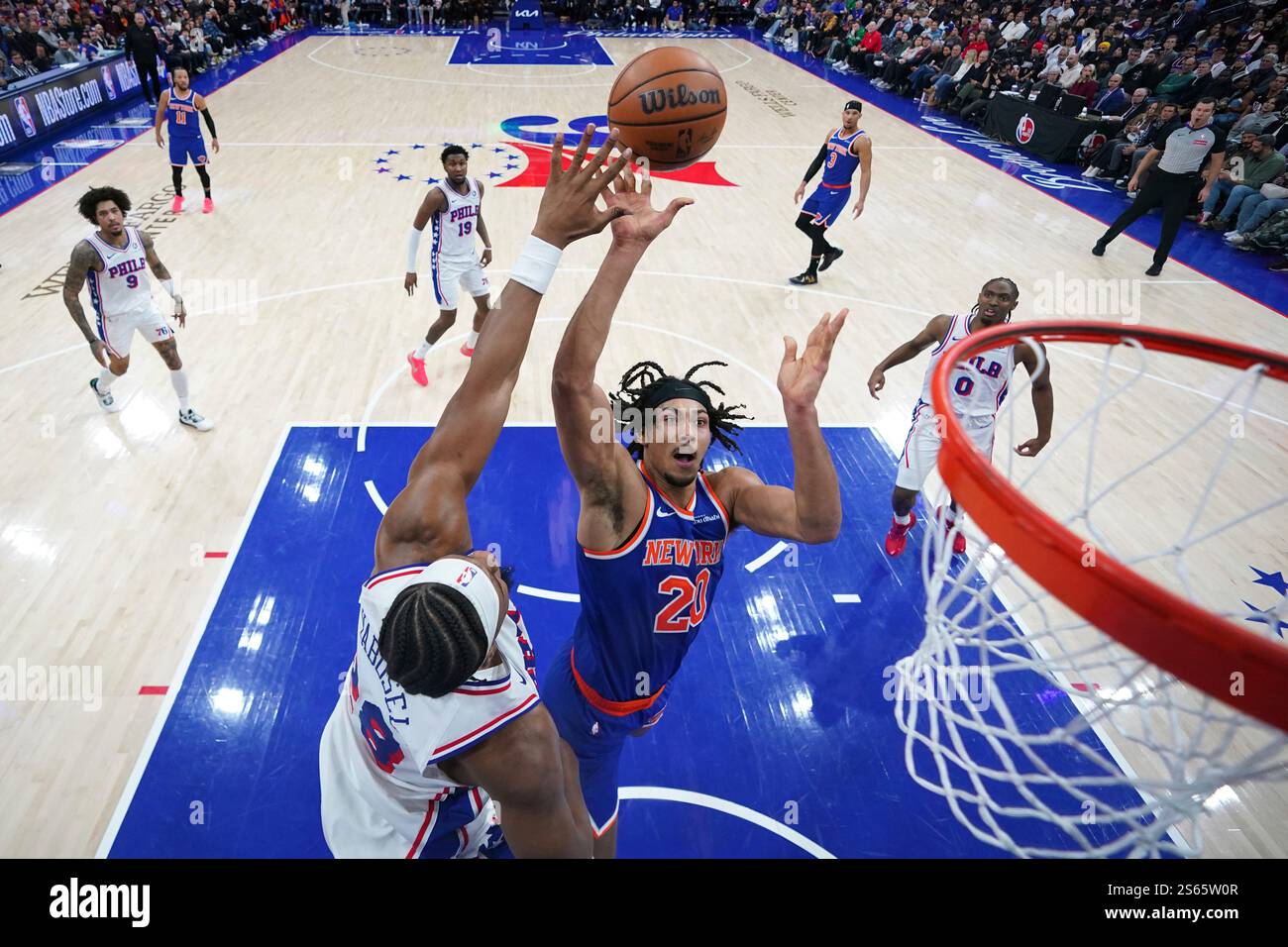 New York Knicks' Jericho Sims (20) goes up for a shot against ...