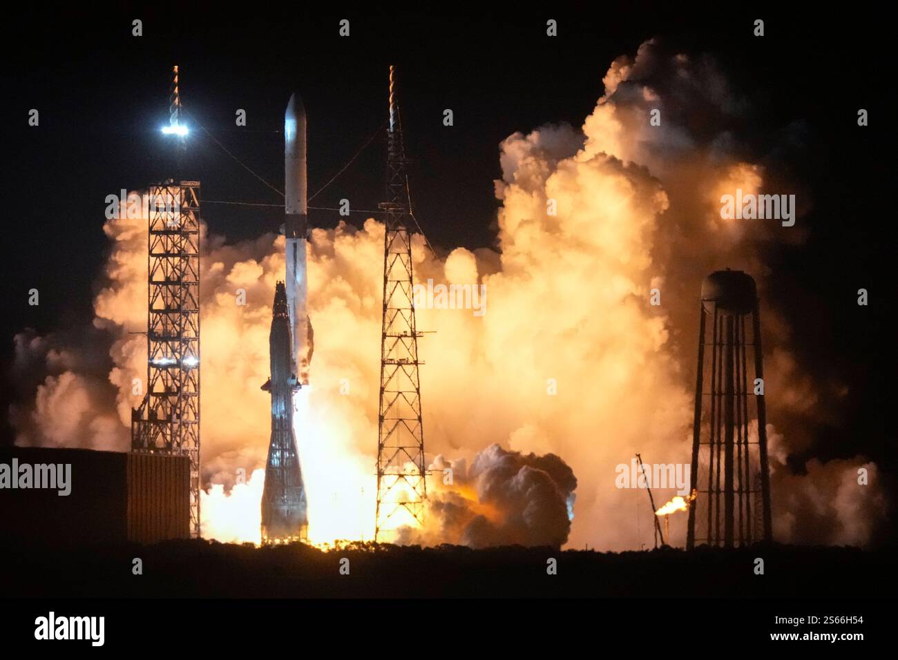 Blue Origin's New Glenn rocket lifts off from Launch Complex 36 at the ...