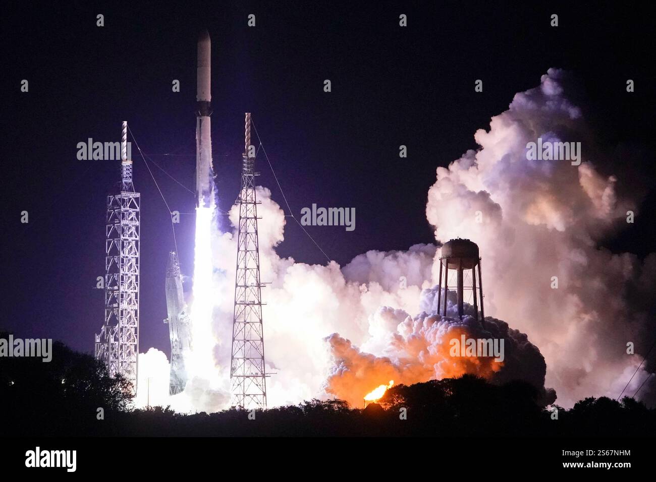 Blue Origin's New Glenn rocket lifts off from Launch Complex 36 at the ...