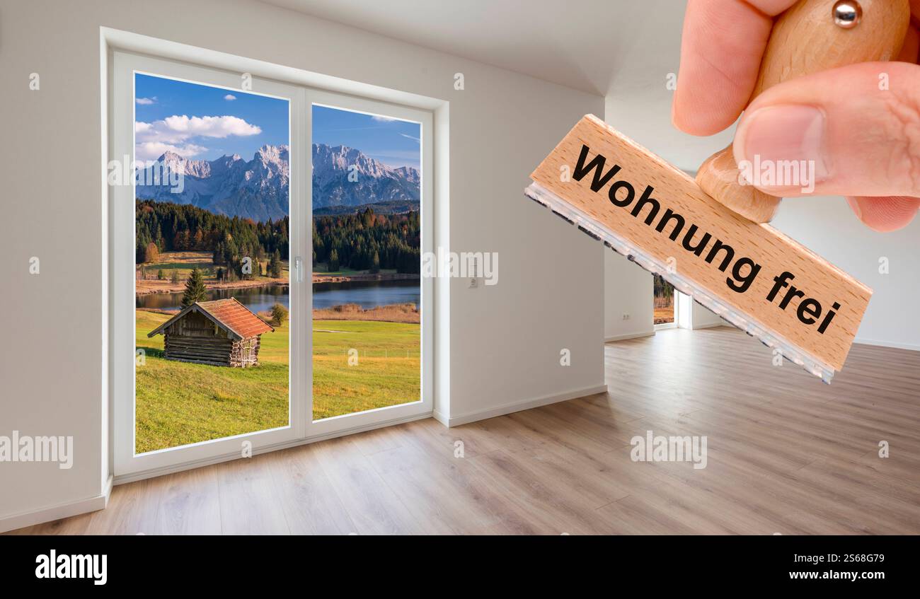 Wohnung mit Blick in die Natur Neubau-Wohnung mit freiem Blick in die Natur und ein Holzstempel mit Aufdruck: Wohnung frei - FOTOMONTAGE Stock Photo