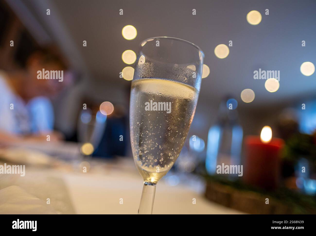 Gefülltes Sektglas bei einer Geburtstagsfeier Deutschland Stock Photo
