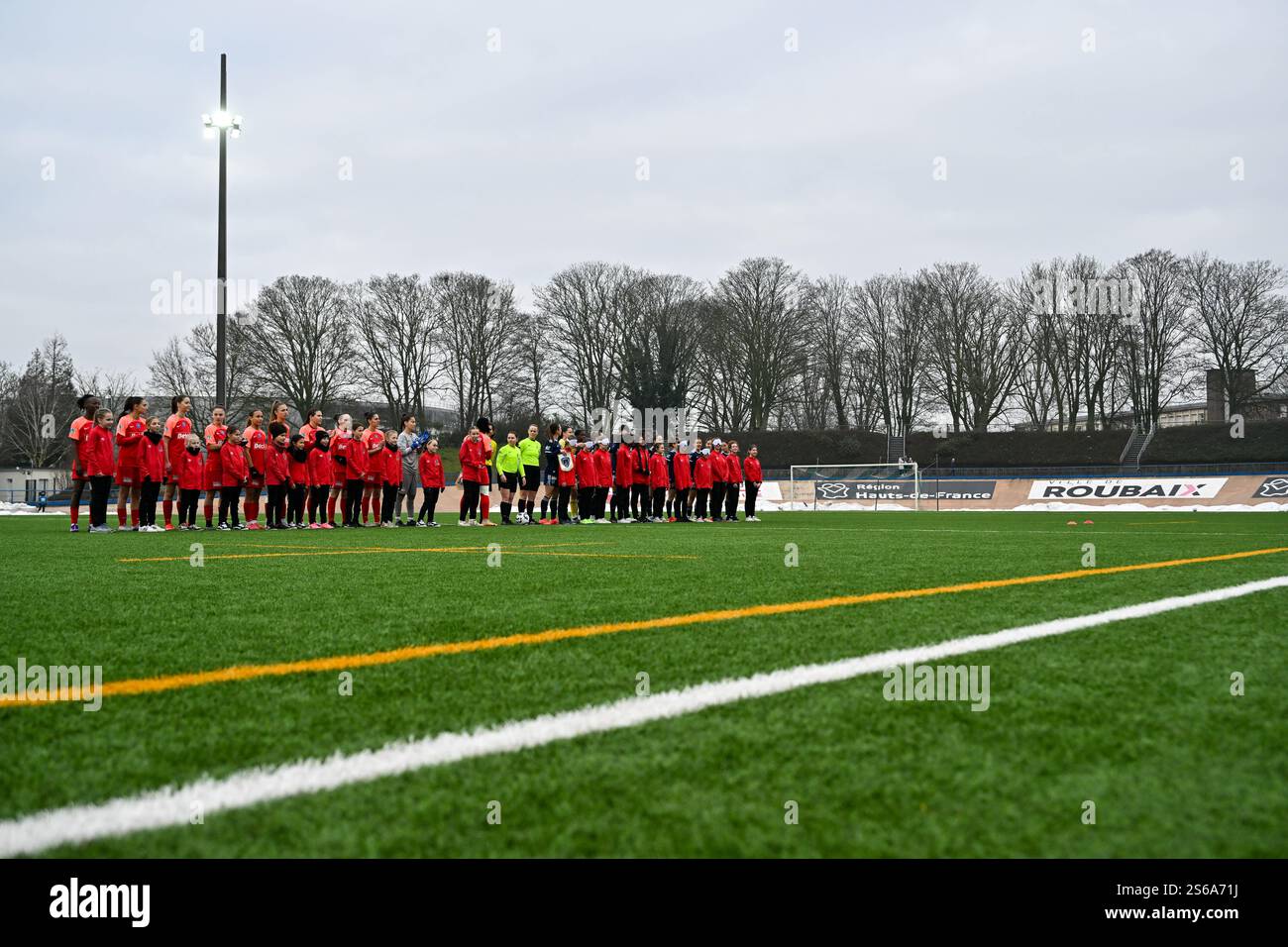 Roubaix, France. 15th Jan, 2025. both team line ups pictured during the ...