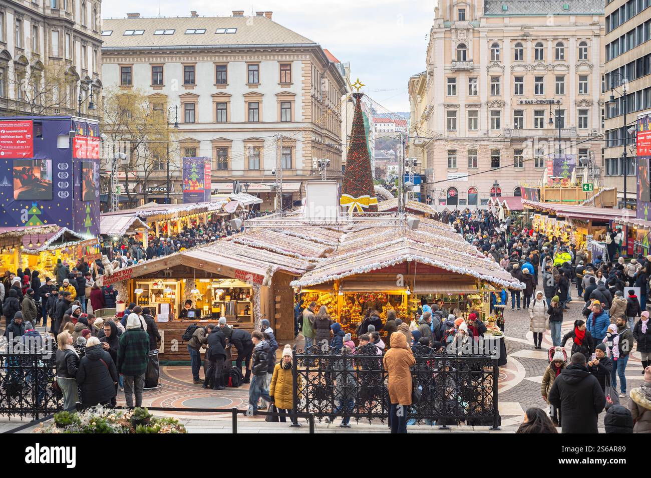Christmas Market In St Stephen s Square Hungarian Szent Istv n T r christmas-market-in-st-stephen-s-square-hungarian-szent-istv-n-t-r