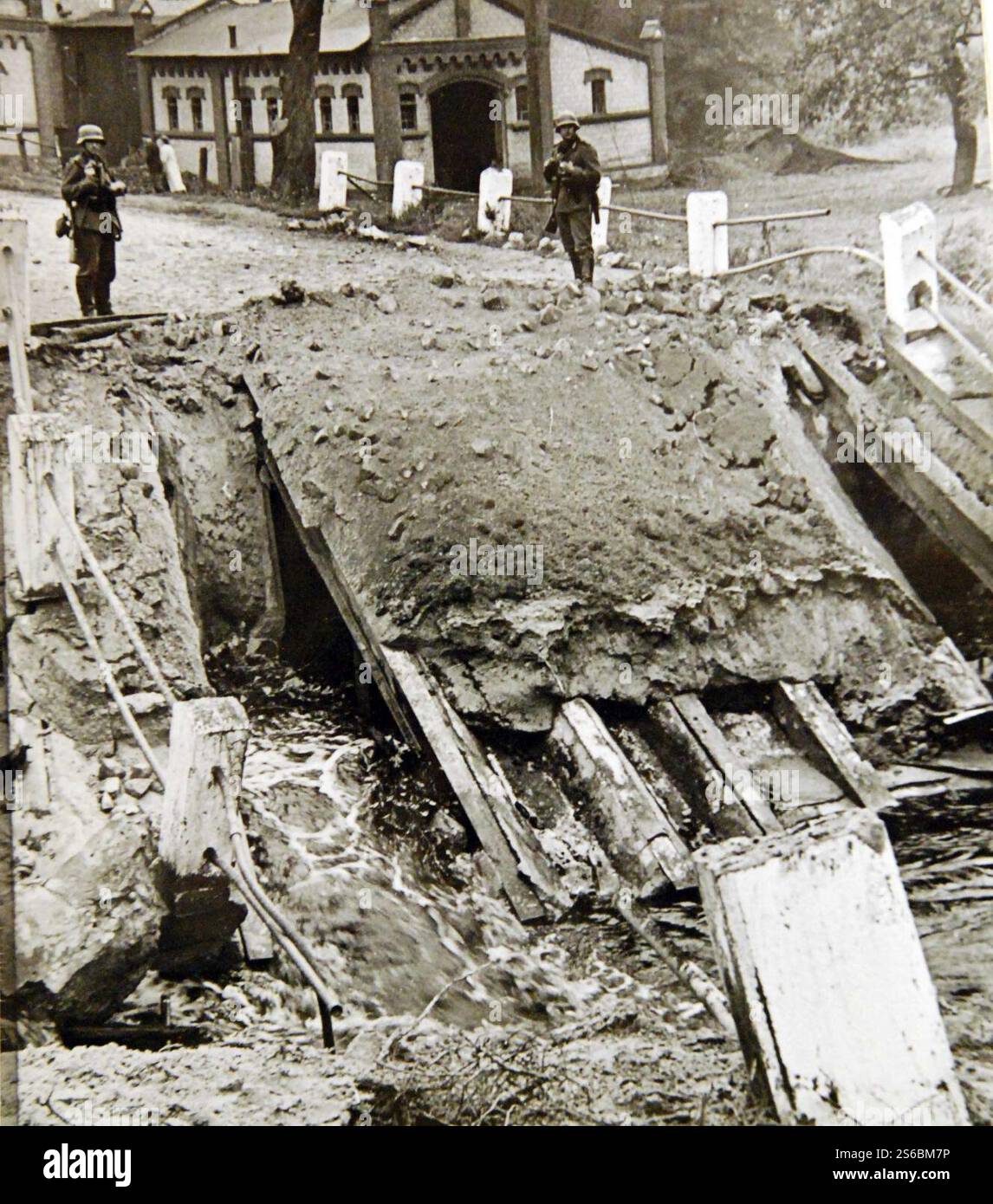 German soldiers near destroyed bridge, WWII (33633762524 Stock Photo ...