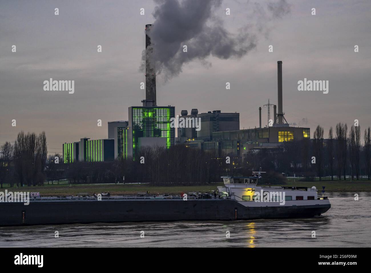 The Lausward combined heat and power plant in Duesseldorf, gas and ...