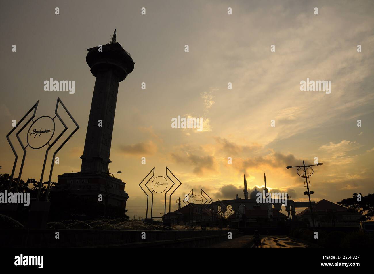 Shilouette of the Central Java Grand Mosque at sunset Stock Photo - Alamy
