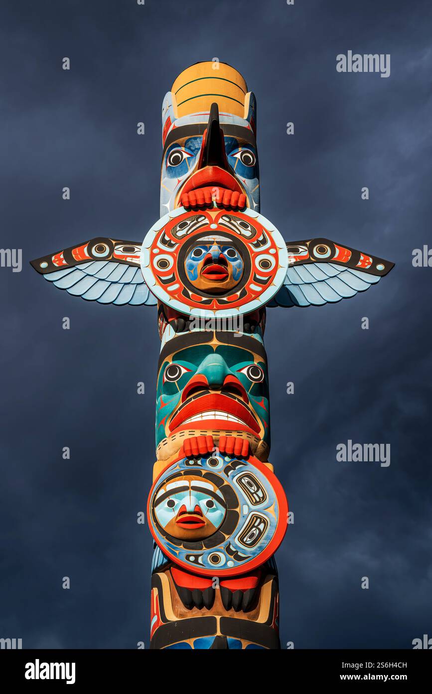 Colorful wooden totem pole in Sequim, Olympic Peninsula, Washington, USA Stock Photo