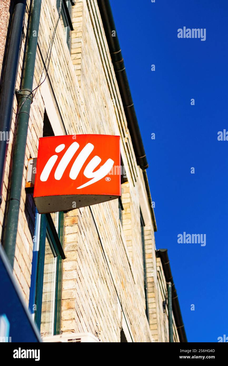 Illy sign hi-res stock photography and images - Alamy