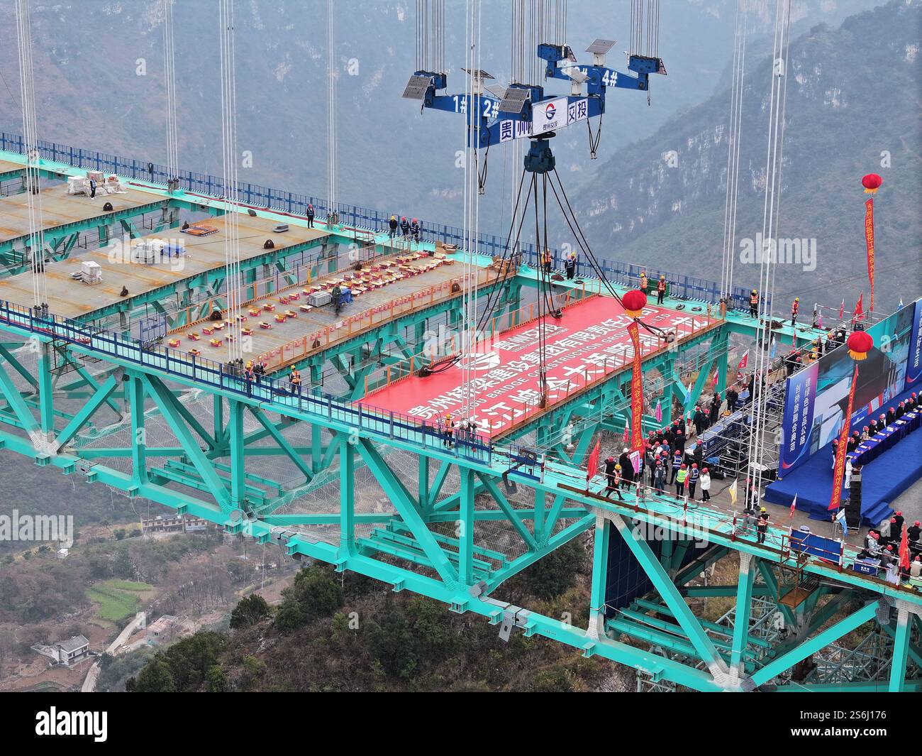 (250117) -- ZHENFENG, Jan. 17, 2025 (Xinhua) -- An aerial drone photo ...