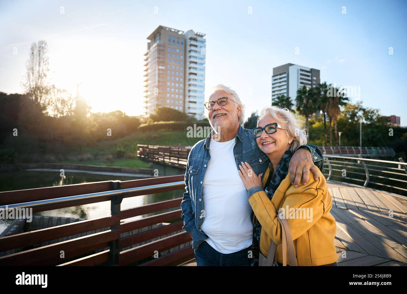 Smiling elderly senior couple hi-res stock photography and images - Alamy