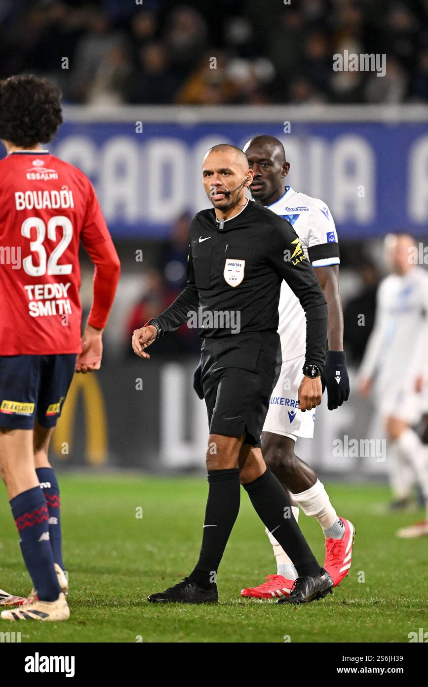 Gael ANGOULA (arbitre) during the Ligue 1 McDonald's match between ...