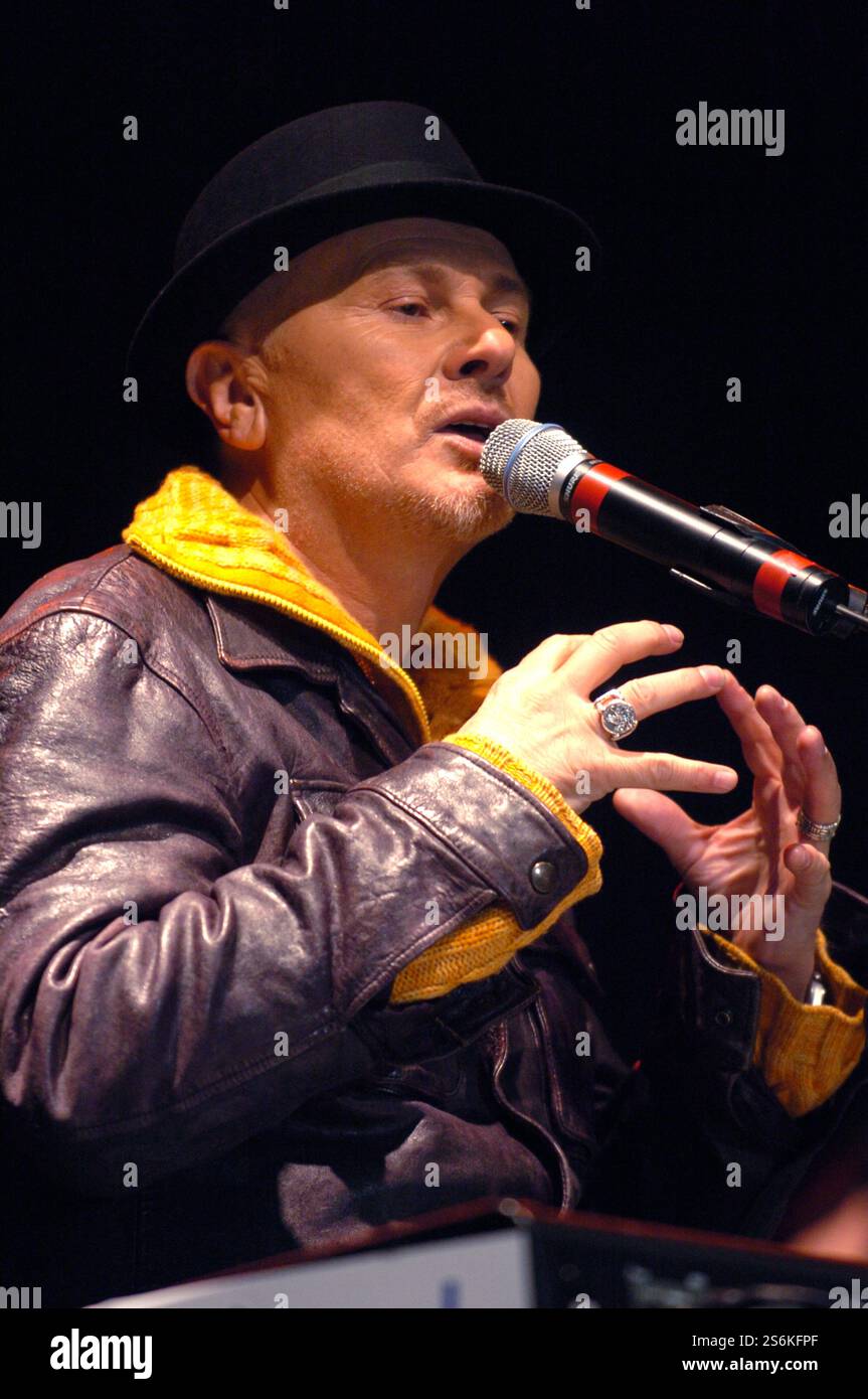Ron Singer/actor Ron radio italia 2004 hi-res stock photography and images - Alamy