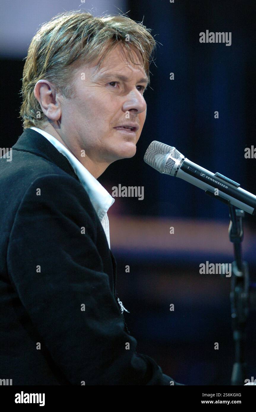 Ron Singer/actor Milan Italy 21/03/2005: Ron , Italian singer, during the live concert ...