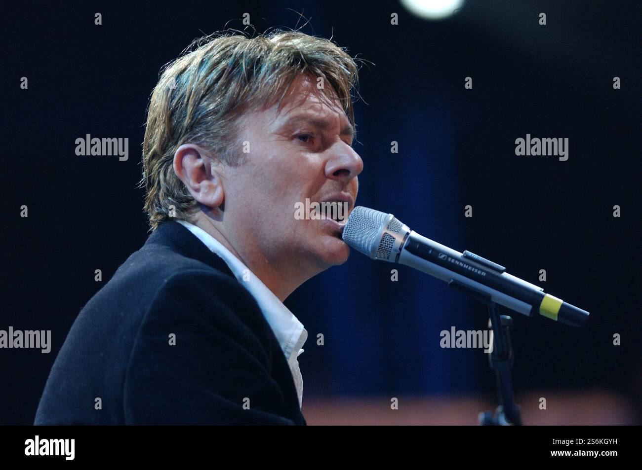 Ron Singer/actor Milan Italy 21/03/2005: Ron , Italian singer, during the live concert ...