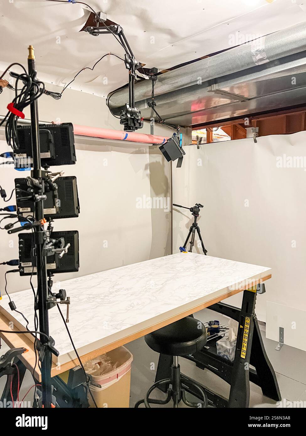 Basement Photography Setup with Lighting Equipment Stock Photo - Alamy