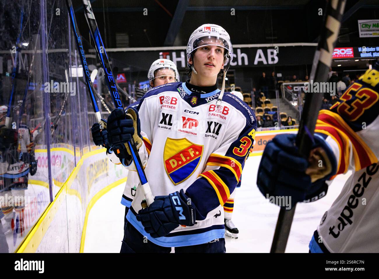 250117 Djurgårdens Victor Eklund jublar efter ishockeymatchen i
