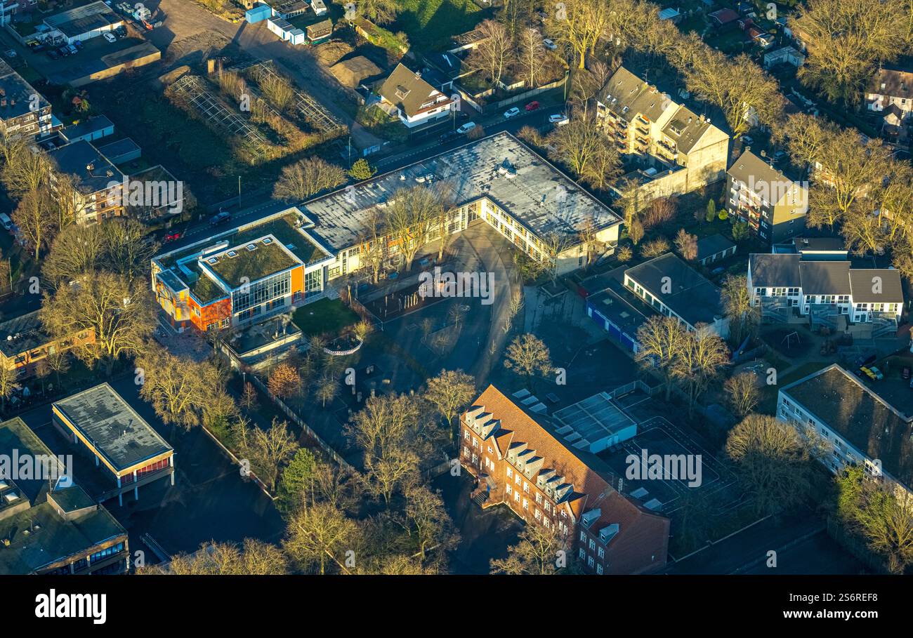 Luftbild, Salzmannschule mit neuem Anbau, Schulhof, Neumühl, Duisburg, Ruhrgebiet, Nordrhein-Westfalen, Deutschland Stock Photo