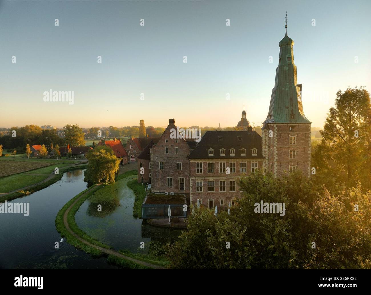 Raesfeld Raesfeld castle in the morning light hi-res stock photography and ...