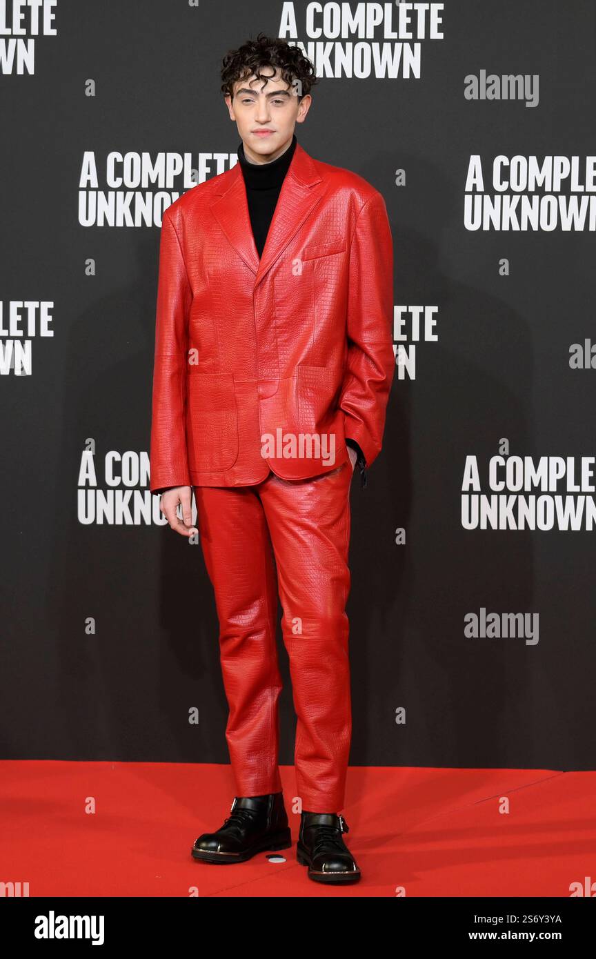 Michele Bravi bei der Premiere des Kinofilms A Complete Unknown im ...