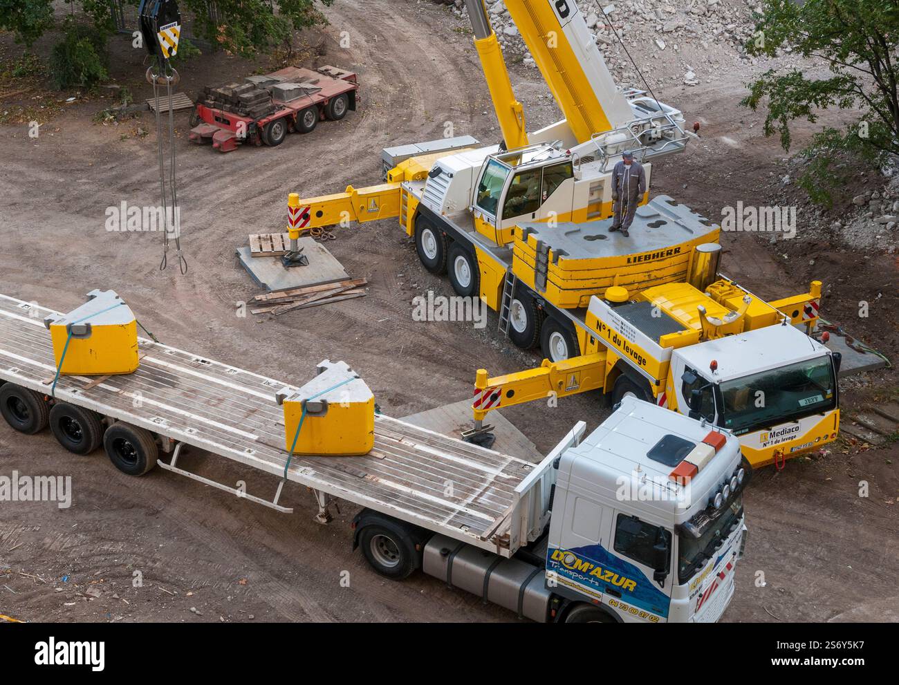 Assembly of counterweights on a liebherr mobile crane Stock Pho…