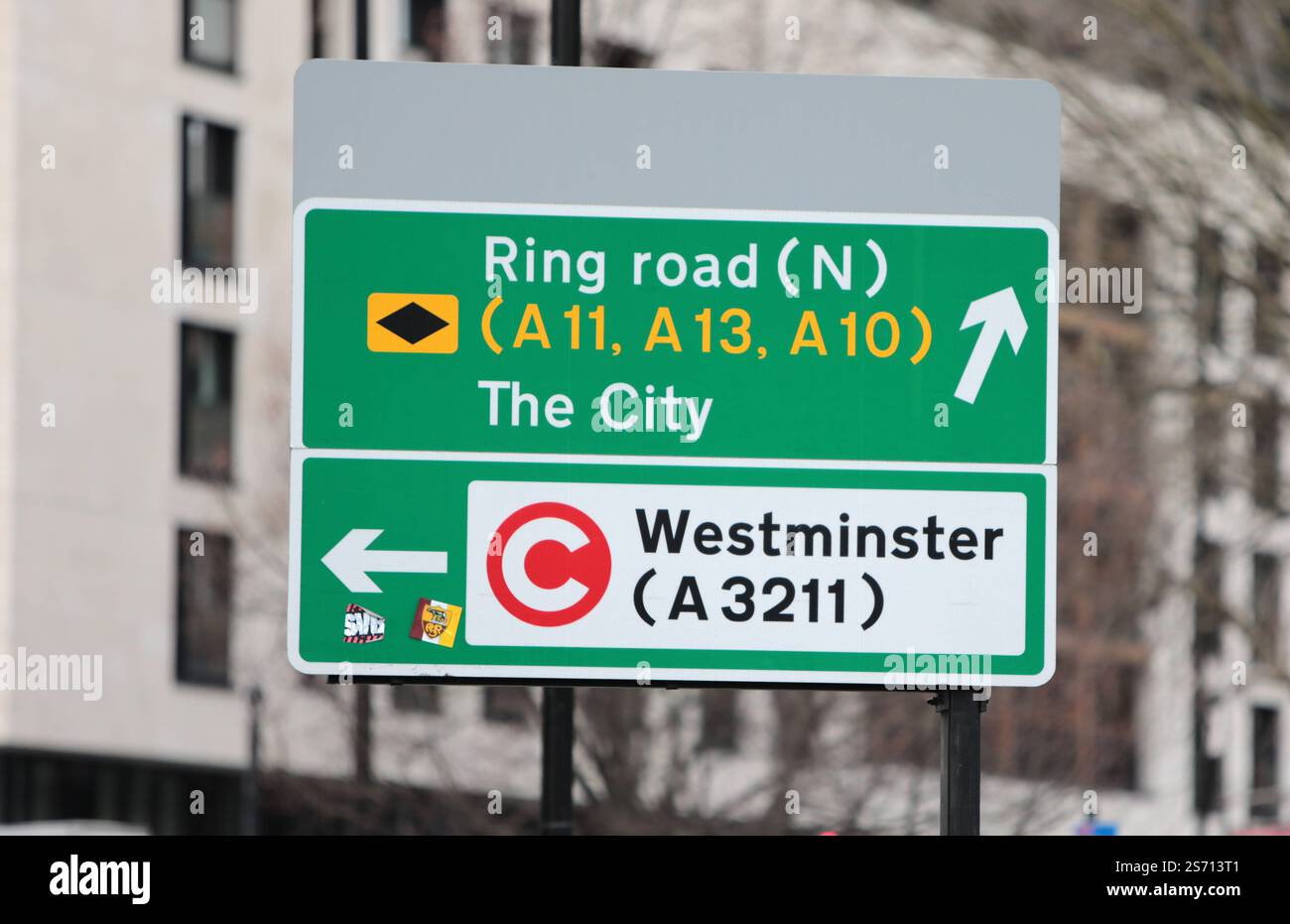 Verkehrsschild in London. Ring Road, A11, A13, A10, the City ...