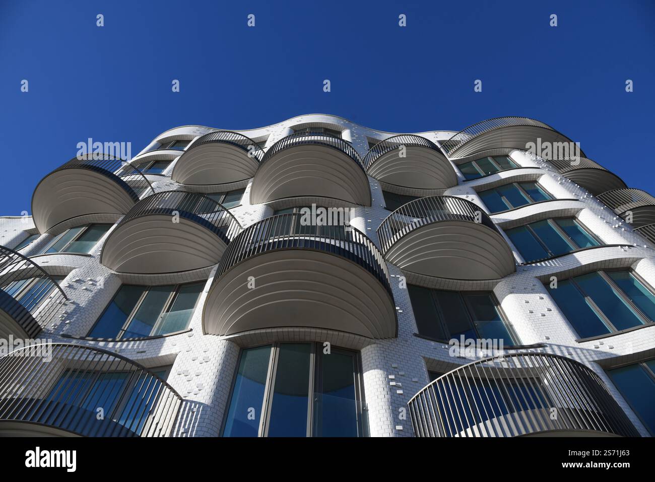 Beach House Apartments With Luxury Amenities