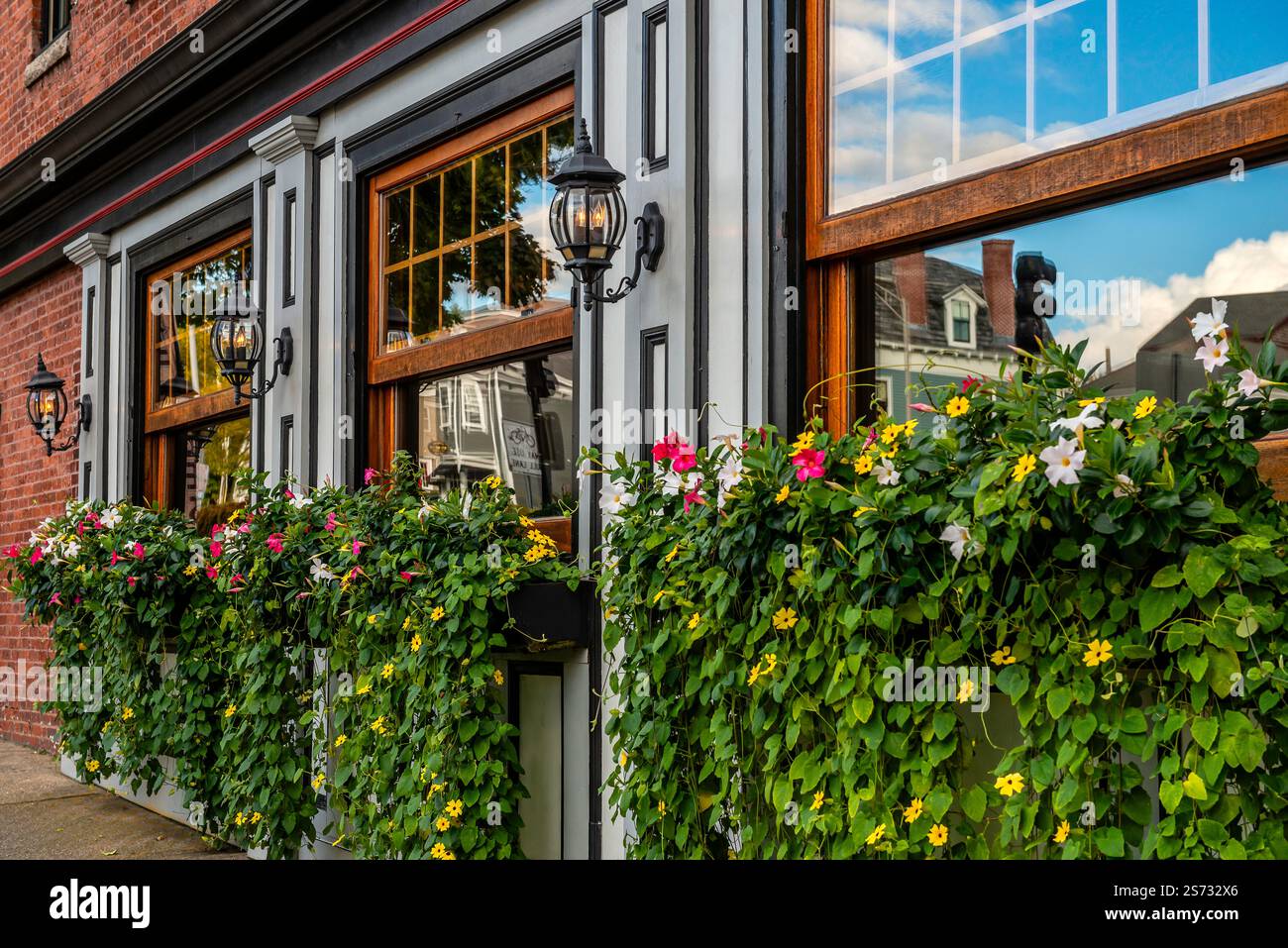 Historic new england architecture hi-res stock photography and images ...