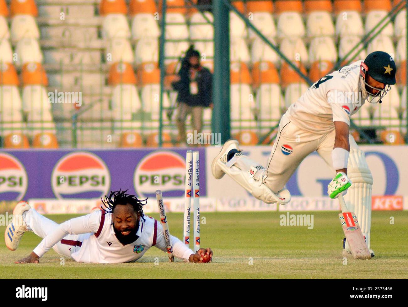 MULTAN, PAKISTAN, JAN 18 Players are in action during the Second Day