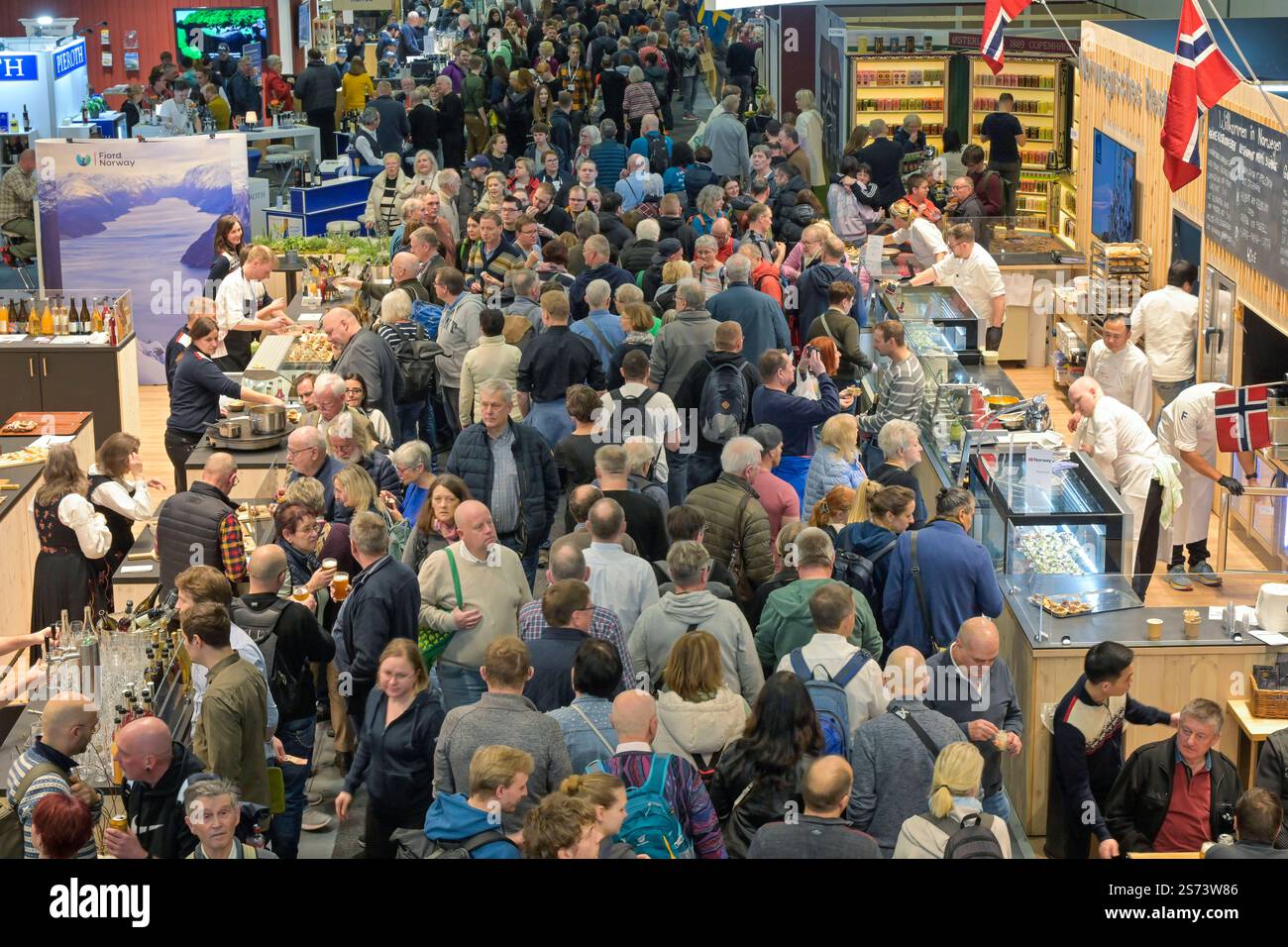 Besucher, Menschenmenge, Stand von Norwegen, Halle der Nordischen