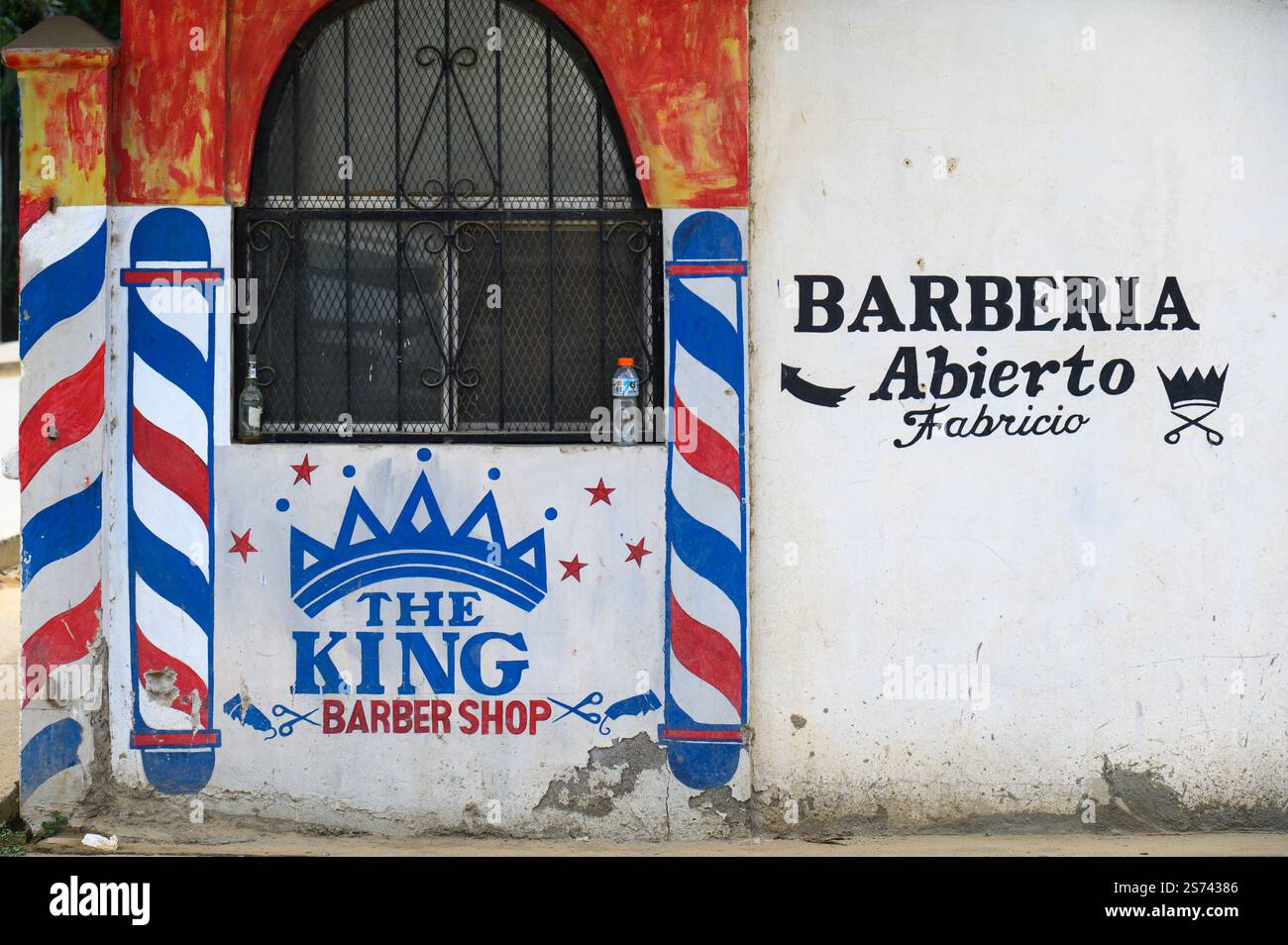 Store front barber shop hi-res stock photography and images - Alamy