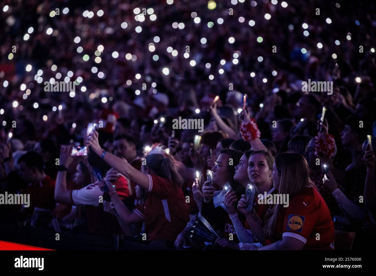 Herning, Denmark. 18th, January 2025. Handball fans of Denmark light up