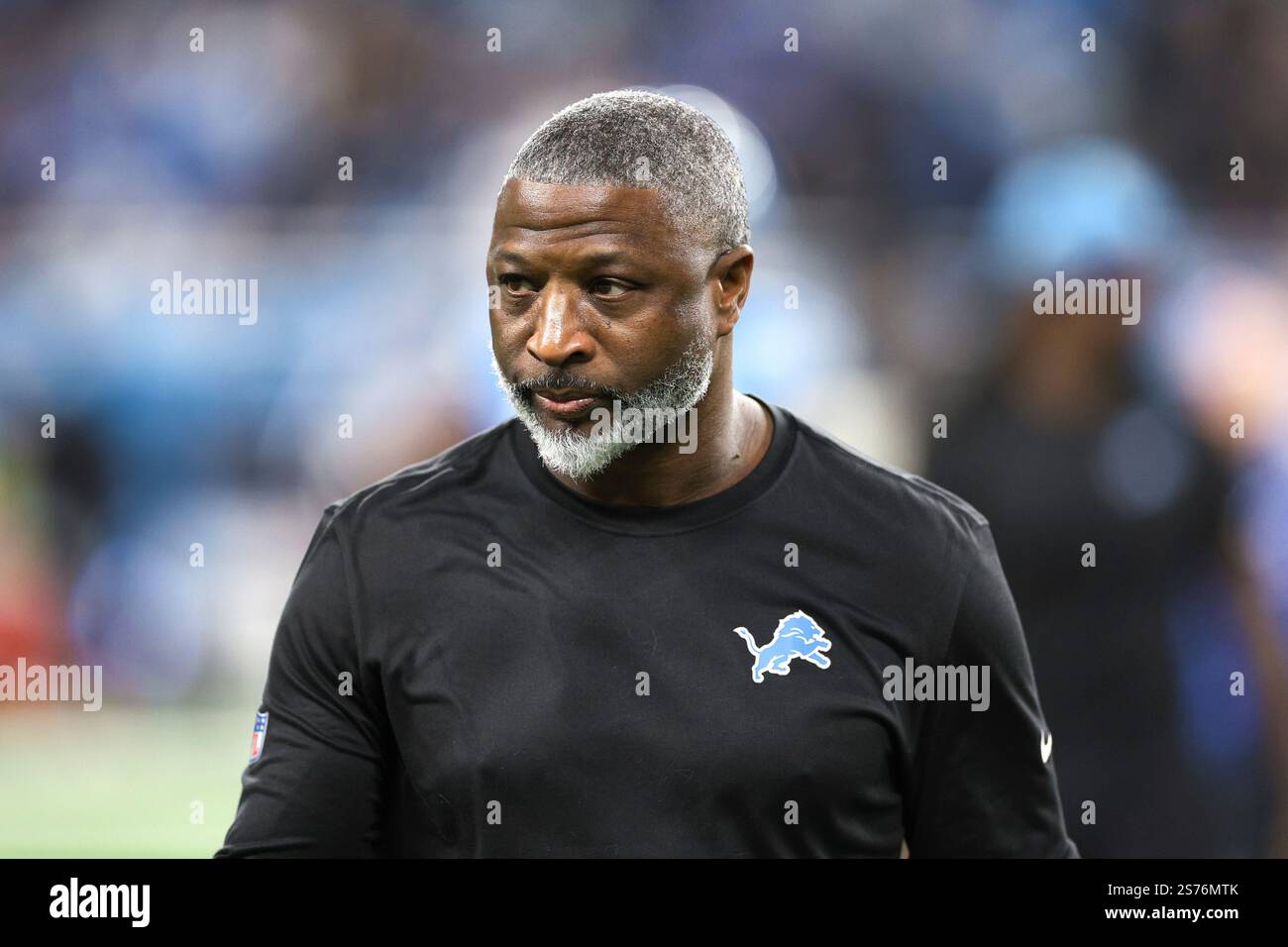 Detroit Lions defensive coordinator Aaron Glenn watches during warmups