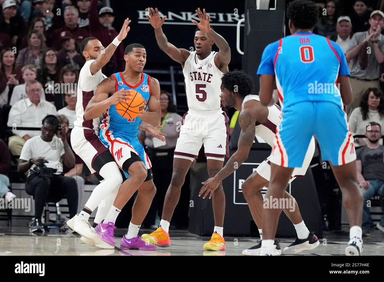 Mississippi guard Matthew Murrell, center, is guarded by Mississippi ...