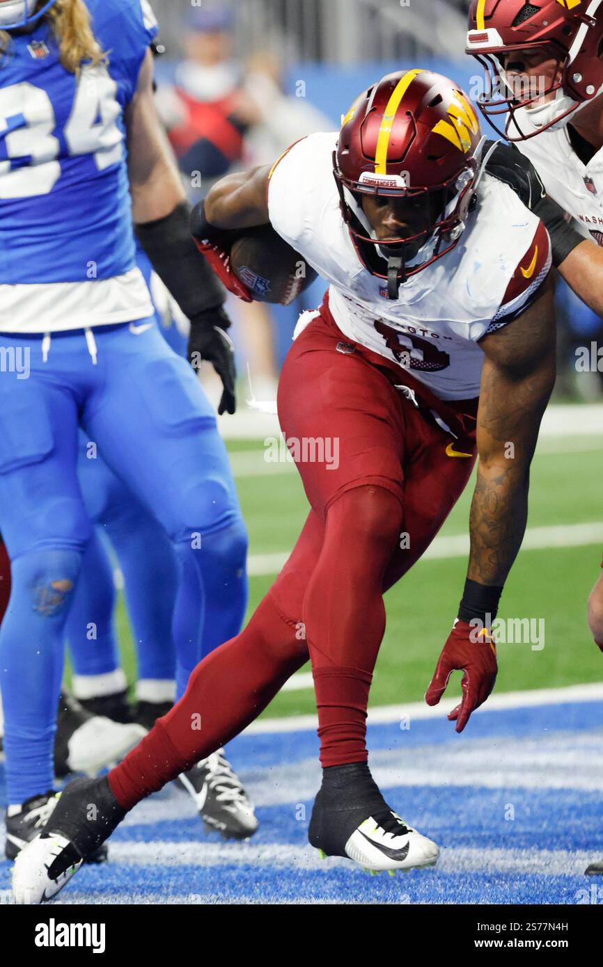 Washington Commanders running back Brian Robinson Jr. (8) scores a