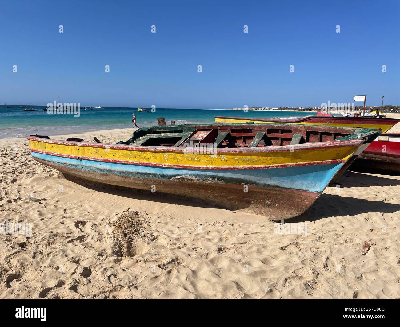 Colorful fishing boats on a beach hi-res stock photography and images ...
