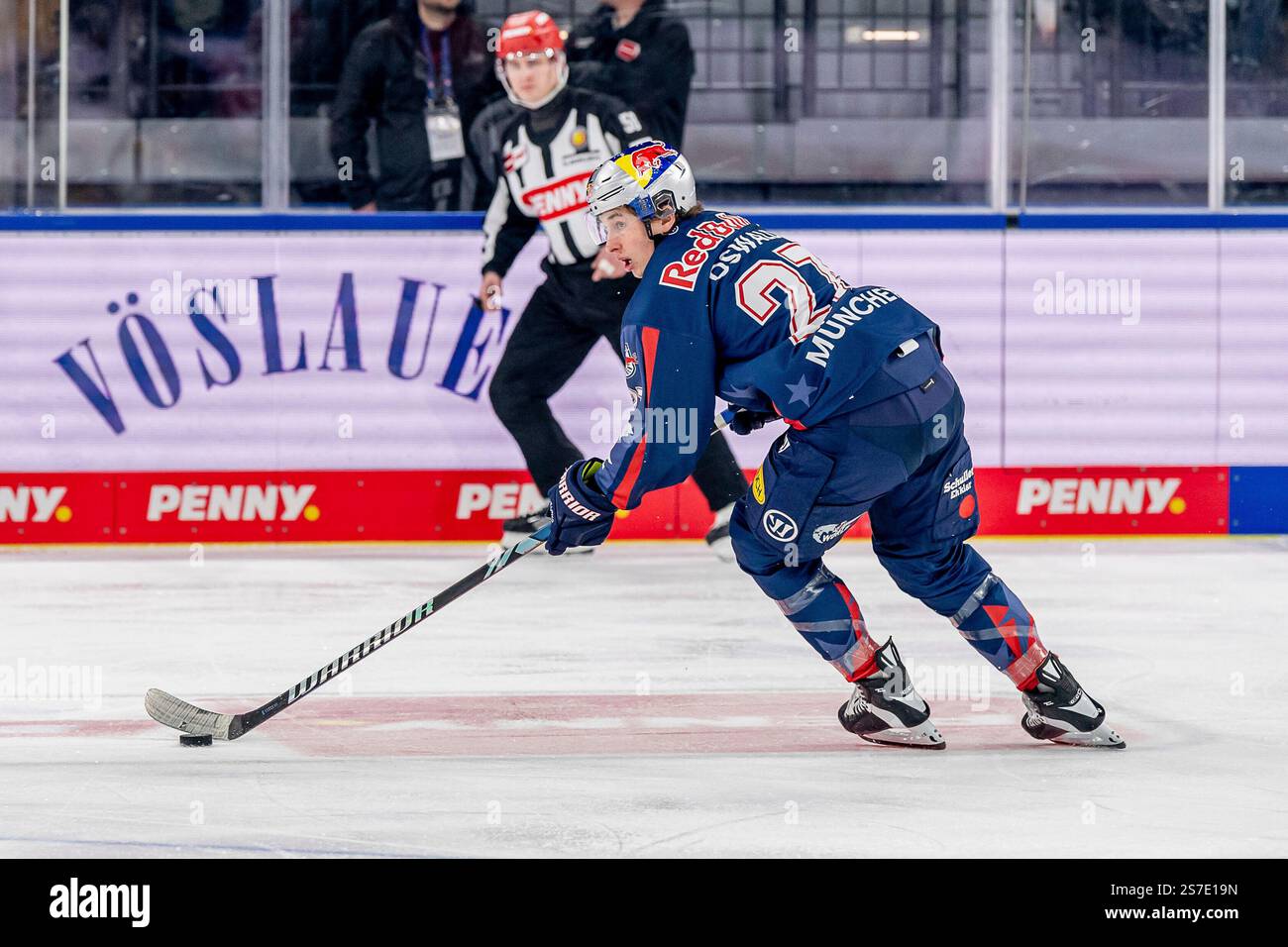 Veit Oswald (EHC Red Bull Muenchen, #27). GER, EHC Red Bull Muenchen vs
