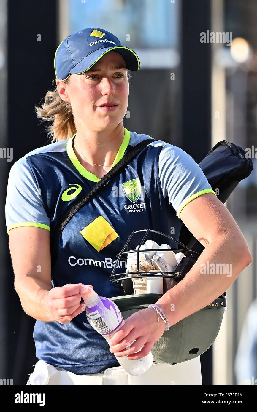 Sydney, Australia. 19th Jan, 2025. Ellyse Perry of Australia walks off after Australia's training session ahead of game one of the Women's Ashes T20 International series between Australia and England at Sydney Cricket Ground. Australia women's cricket team and England women's cricket team are playing in a multi-format 'Women's Ashes' tournament. Australia has won the ODI series 3-0. The 3-game T20I series begins tomorrow with the first game being played at Sydney Cricket Ground. Credit: SOPA Images Limited/Alamy Live News Stock Photo