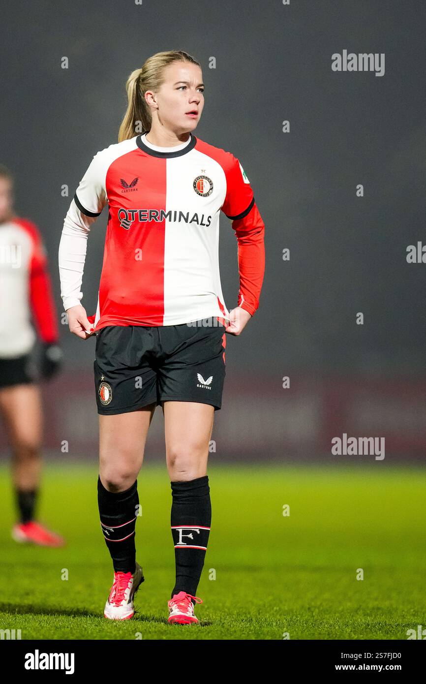 Rotterdam, The Netherlands. 19th Jan, 2025. Rotterdam - Kirsten van de Westeringh of Feyenoord V1 during the twelfth round of the Azerion Vrouwen Eredivisie in season 2024/2025. The match is set between Feyenoord V1 v sc Heerenveen V1 at Nieuw Varkenoord on 19 January 2025 in Rotterdam, The Netherlands. Credit: box to box pictures/Alamy Live News Stock Photo