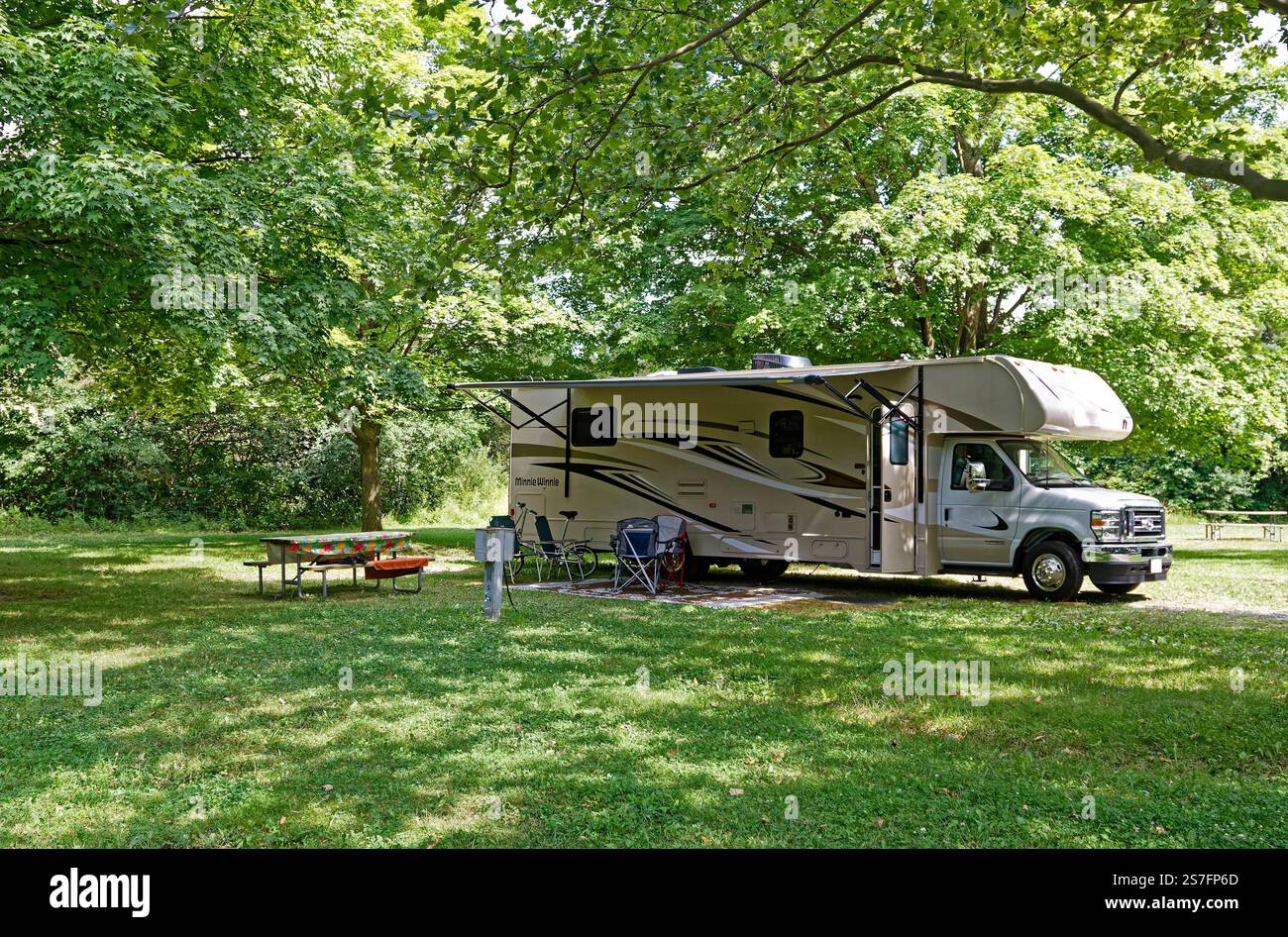 campsite, Class C motorhome, Minnie Winnie, vacation, recreation ...