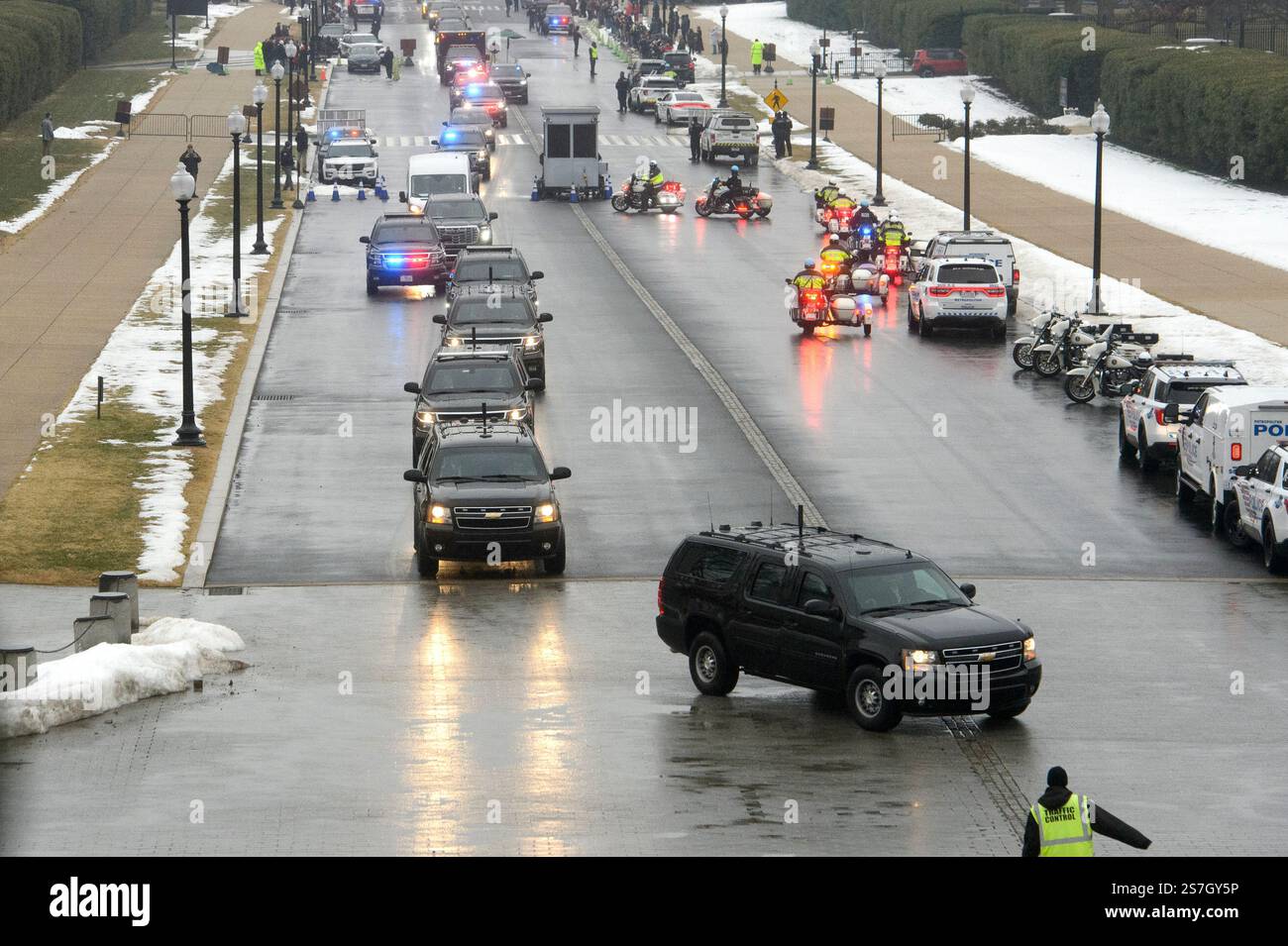 The motorcade of Presidentelect Donald Trump arrives for a wreath