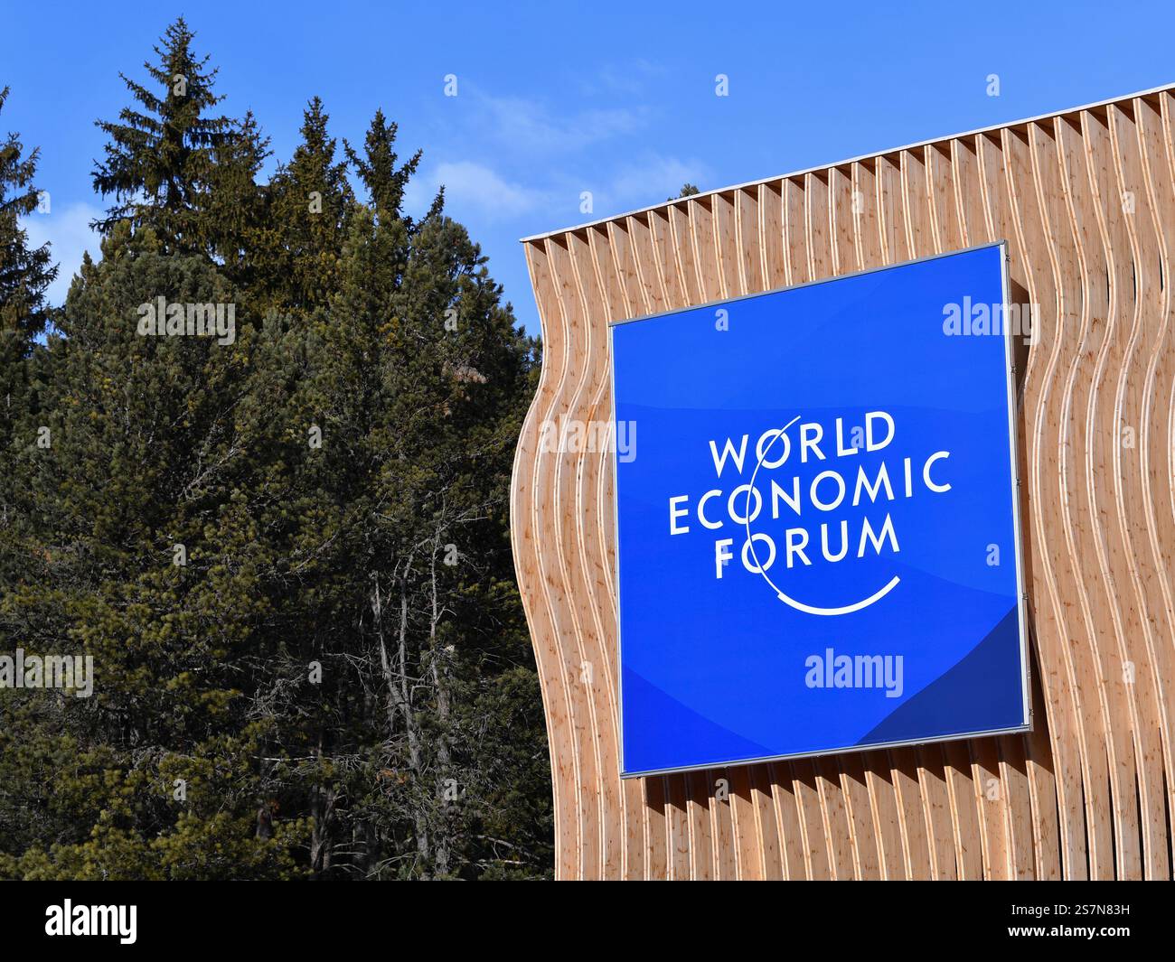 (250120) DAVOS, Jan. 20, 2025 (Xinhua) The logo of the World