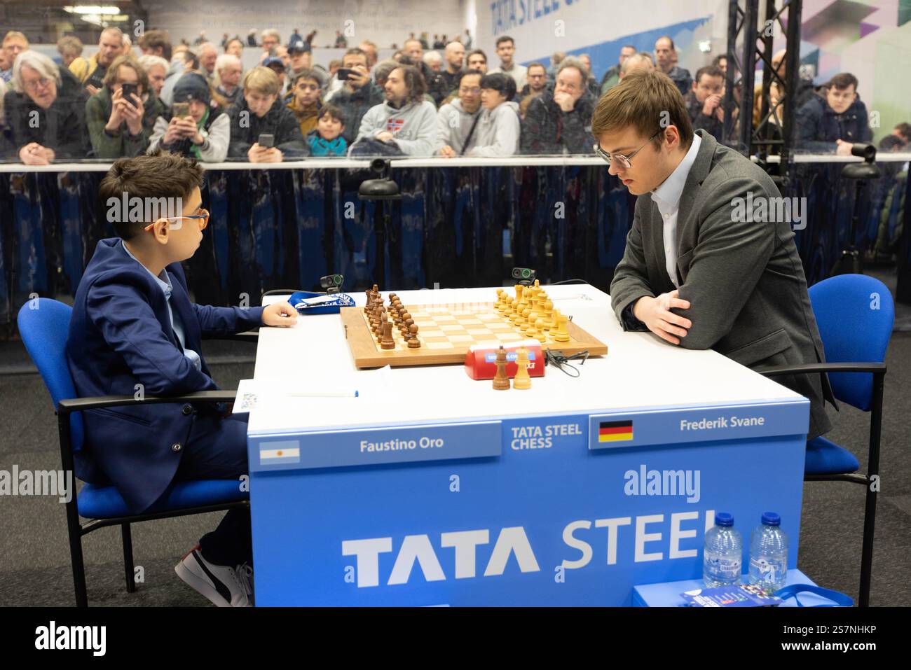(250120) WIJK AAN ZEE, Jan. 20, 2025 (Xinhua) Faustino Oro (L) of