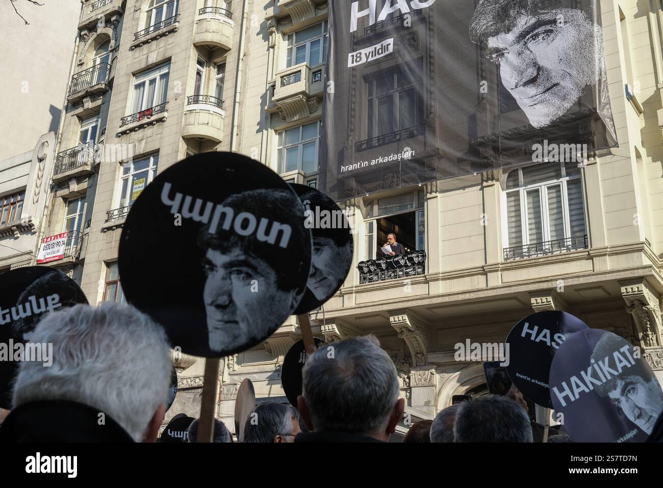 actor-eraslan-saglam-reads-a-letter-sent-by-osman-kavala-the-human