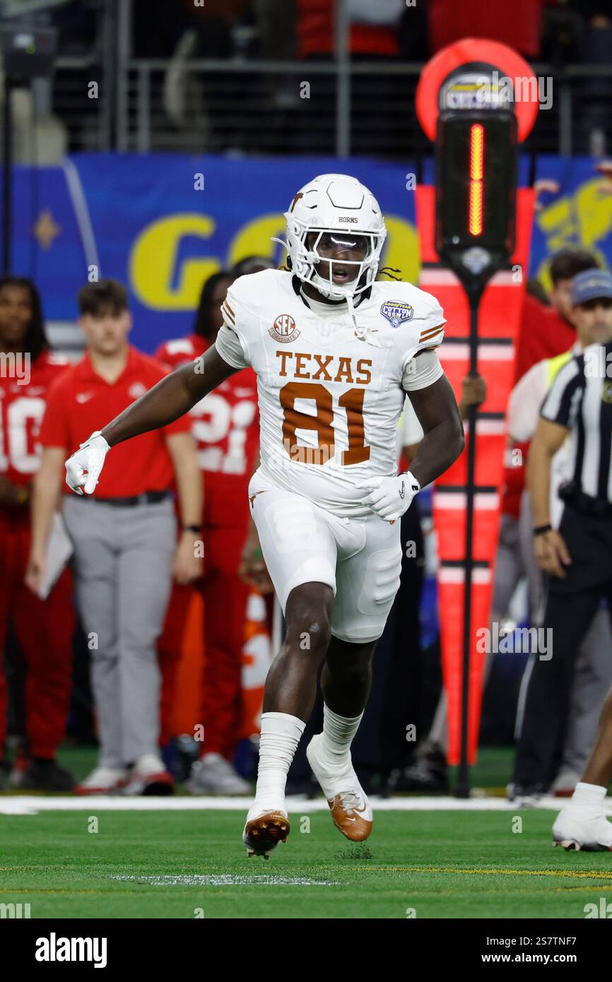 Texas tight end Juan Davis (81) goes in motion during the NCAA CFP semi