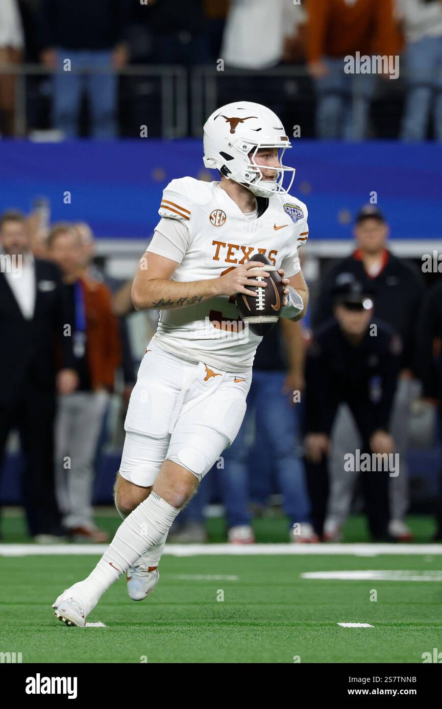Texas quarterback Quinn Ewers (3) looks to pass during the NCAA CFP